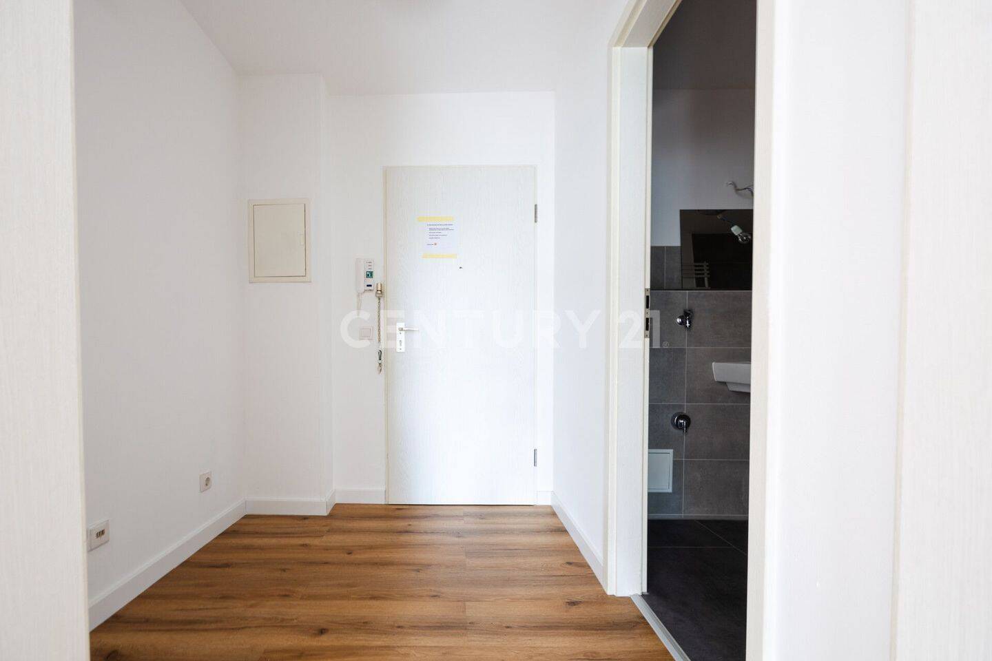 Frisch modernisiertes Gohlis-Schnäppchen: Sofort bezugsfreie 2-Zi.-Wohnung mit TG & Lift – Leipzig – Vorschaubild 3
