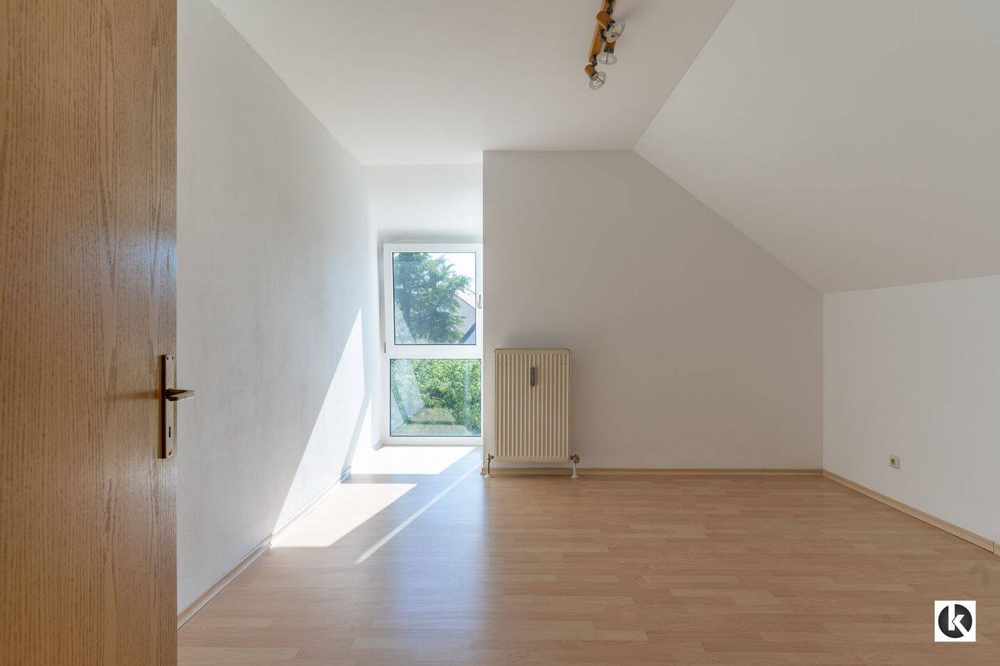Lichtdurchflutete Dachgeschosswohnung in guter Lage nahe der Innenstadt – 85051 Ingolstadt – Vorschaubild 3