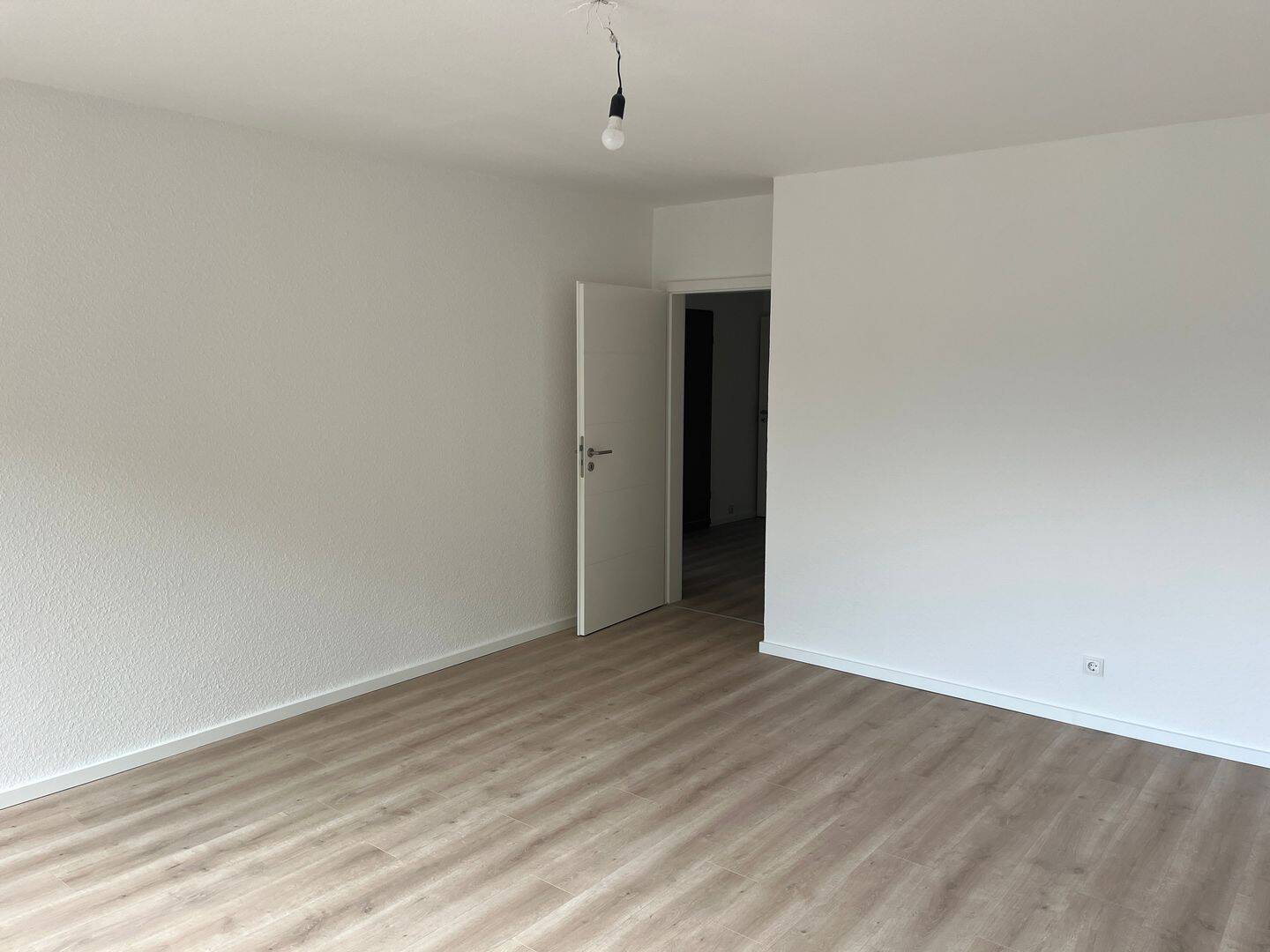 Renovierte 3-Zimmer-Wohnung mit Balkon – 22117 Hamburg – Vorschaubild 3