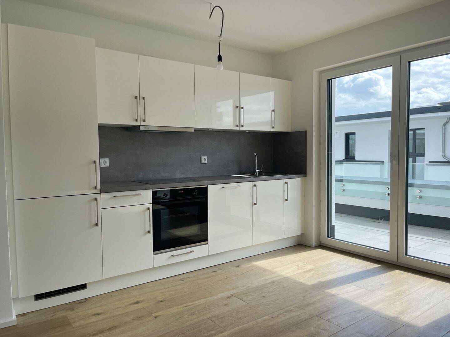 Mainz-Kastel: Penthousewohnung mit vier Zimmern, Küche, Balkon und Stellplatz – 55252 Wiesbaden – Vorschaubild 3