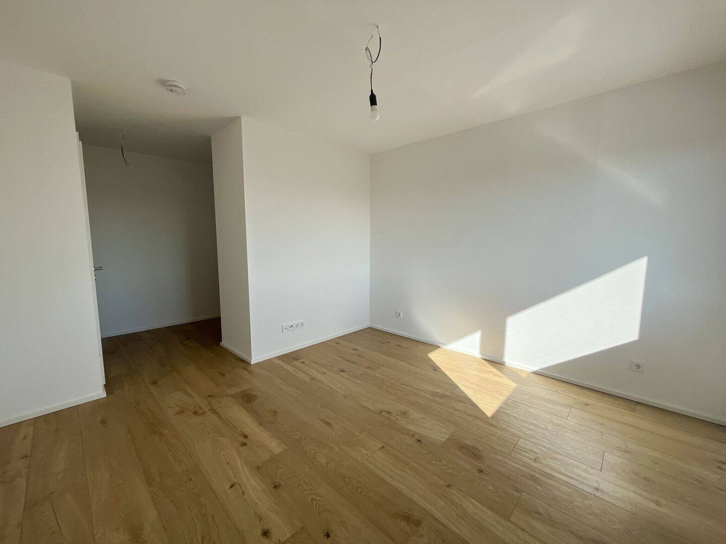 Mainz-Kastel: Penthousewohnung mit vier Zimmern, Küche, Balkon und Stellplatz – 55252 Wiesbaden – Vorschaubild 4
