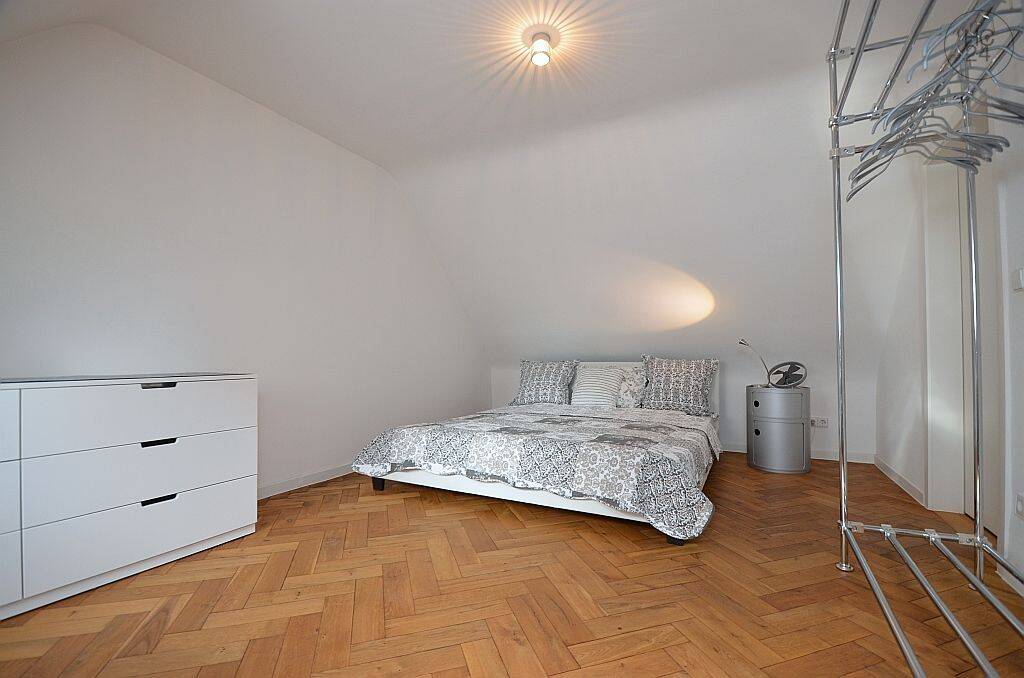 Wunderschöne, möblierte Altbauwohnung mit Reinigungsservice in Stuttgart West – 70197 Stuttgart – Vorschaubild 3