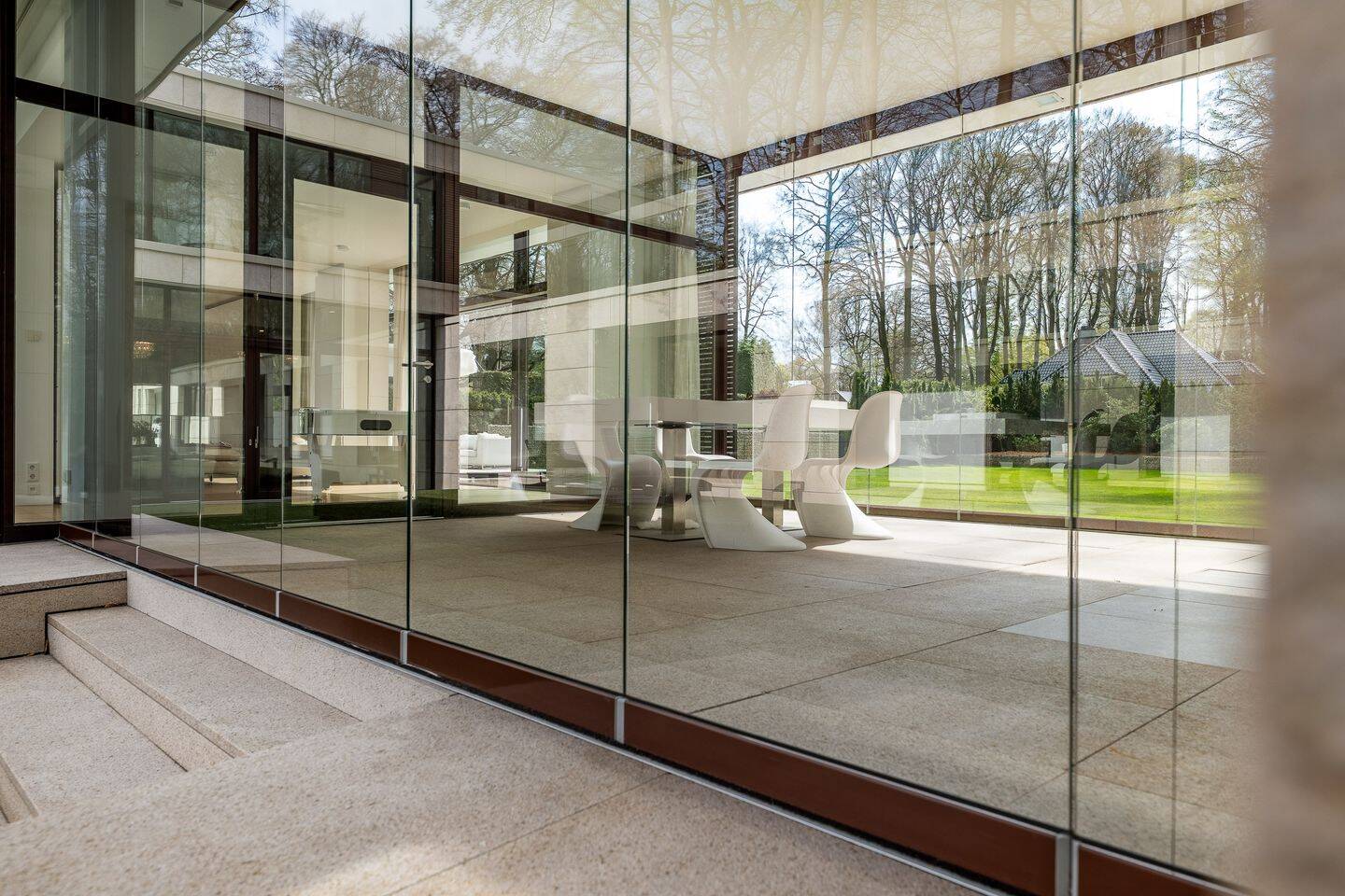 Architektonisches Statement im Grünen und preisgekrönte Villa – „Haus am Park“ – 22587 Hamburg – Vorschaubild 3