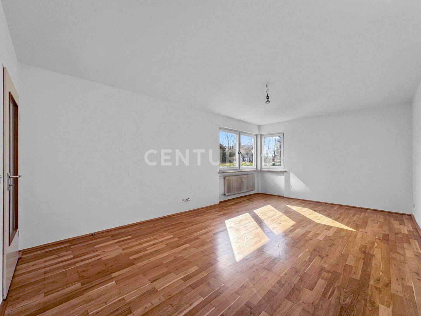 Sofort bezugsfertig! Helle 3-Zimmer-Wohnung mit durchdachtem Raumkonzept, Balkon und Stellplatz – 93051 Regensburg – Vorschaubild 3