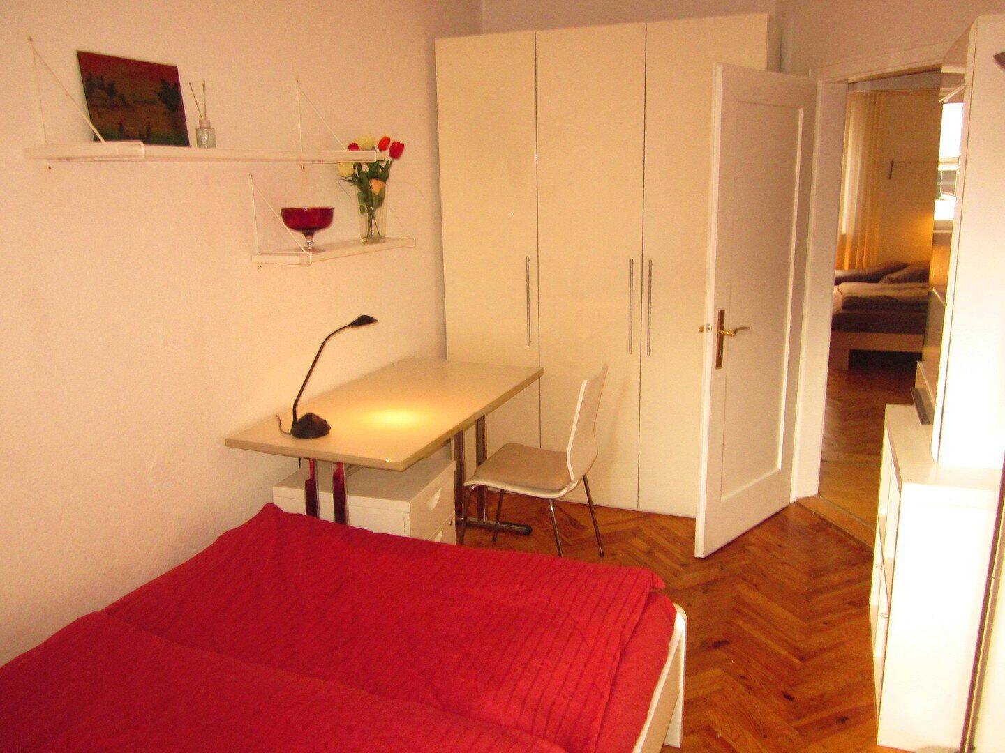 schöne vollmöblierte 2.5 Zimmerwohnung nahe LMU,MTU,Hochschule – München – Vorschaubild 3