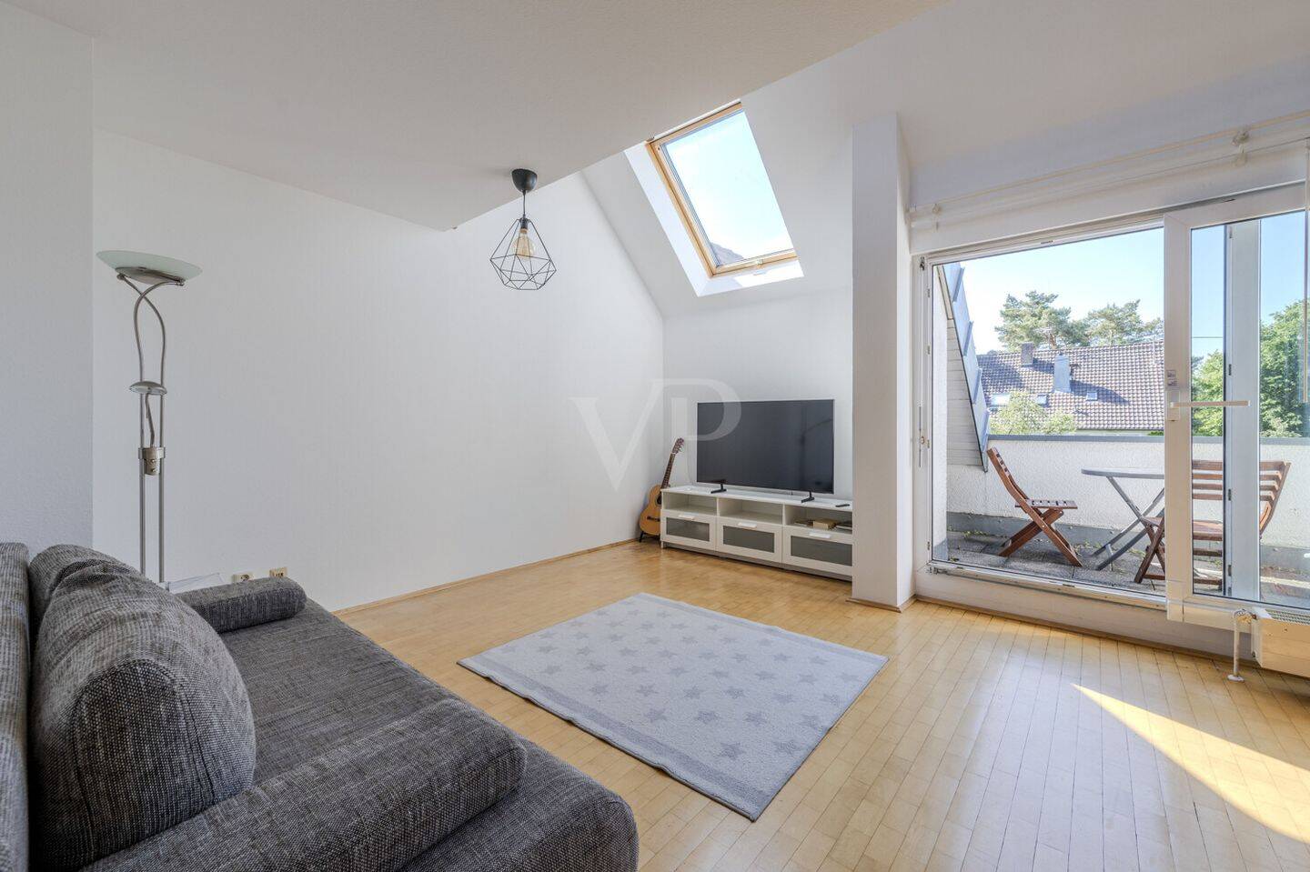 Großzügige Maisonettewohnung mit offener Galerie und Süd-Loggia inkl. TG- Stellplatz! – 70567 Stuttgart – Vorschaubild 3