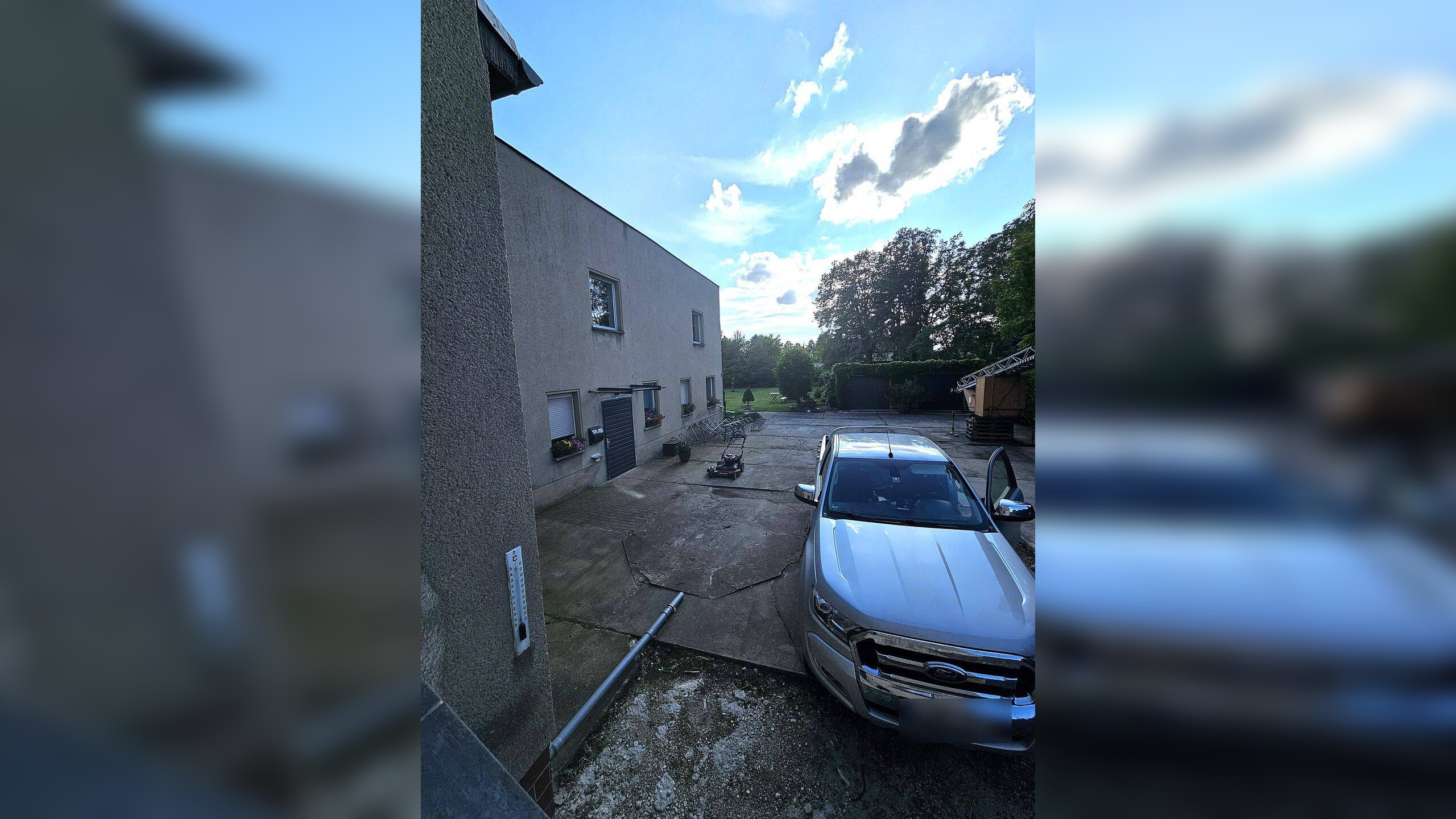 Ca. 3.555 m² eingezäuntes Grundstück mit ca. 550 m² BGF Bestand (EFH, 3 Garagen, Werkstatt) – 4288 Leipzig – Vorschaubild 3