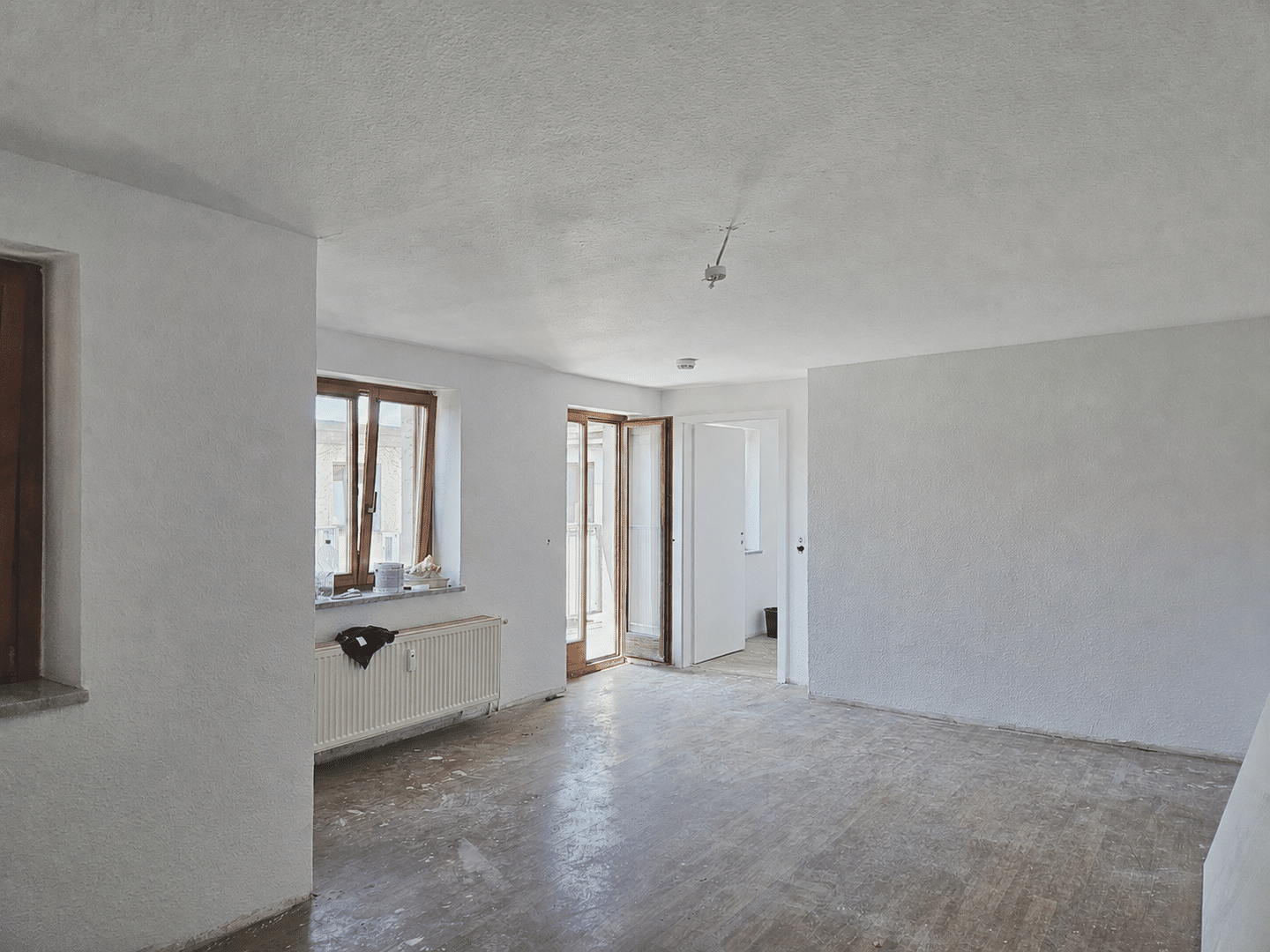 Frisch saniert: Dachgeschosswohnung mit Südwest-Balkon – Magdeburg – Vorschaubild 3