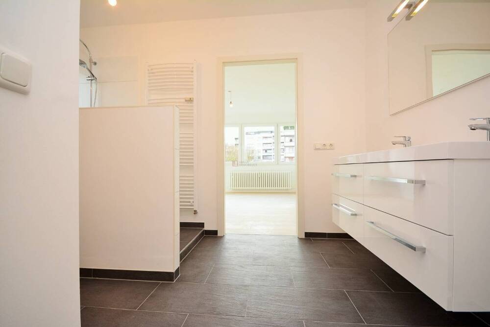 Stilvoll wohnen im Grünen-gepflegte 3,5-Zimmer Wohnung mit großer Loggia in Köln-Lövenich – 50859 Köln – Vorschaubild 3