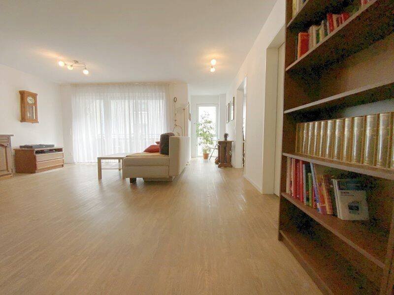 Moderne 2-Zimmer-Wohnung mit Aufzug und Loggia in Oberhausen-Mitte – 46045 Oberhausen – Vorschaubild 3