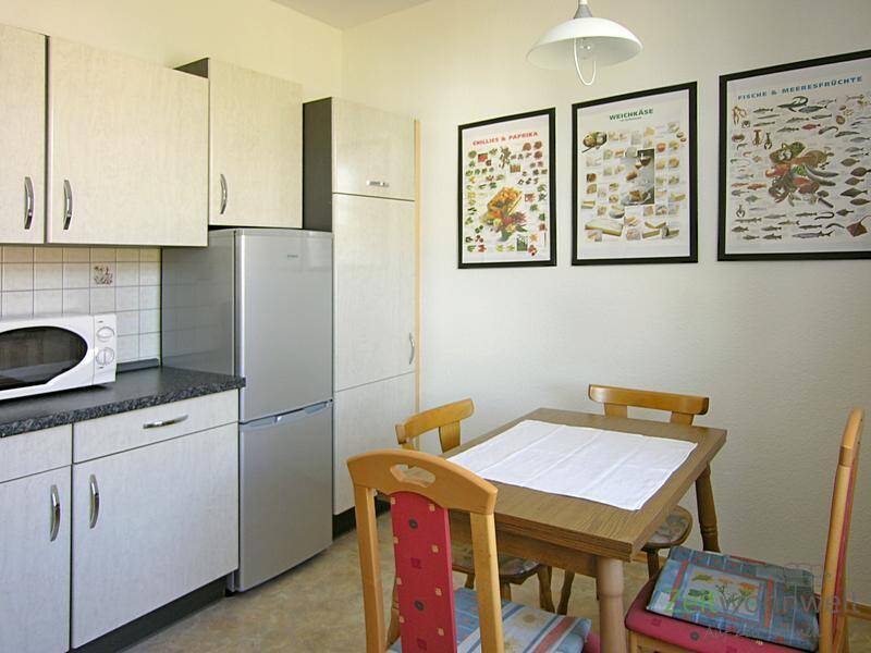 (EF0425_Y) Erfurt: Löbervorstadt, möbliertes Zimmer mit eigenem WC/Dusche, 1. Obergeschoss, an Wochenendheimfahrer – 99096 Erfurt – Vorschaubild 3