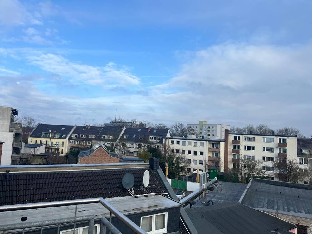 Helle u. neuwertige 4-Zimmer Dachgeschoss-Maisonette mit einem KFZ-Stellplatz im Innenhof! – 50737 Köln – Vorschaubild 3
