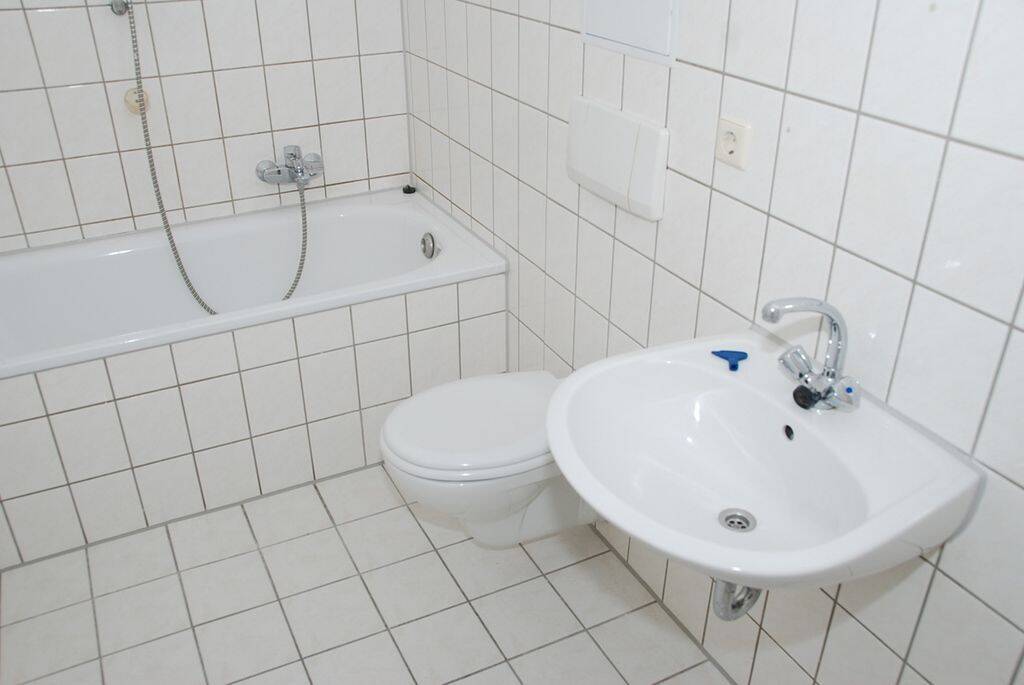 Schicke Altbauwohnung mit Badewanne – Chemnitz – Vorschaubild 3