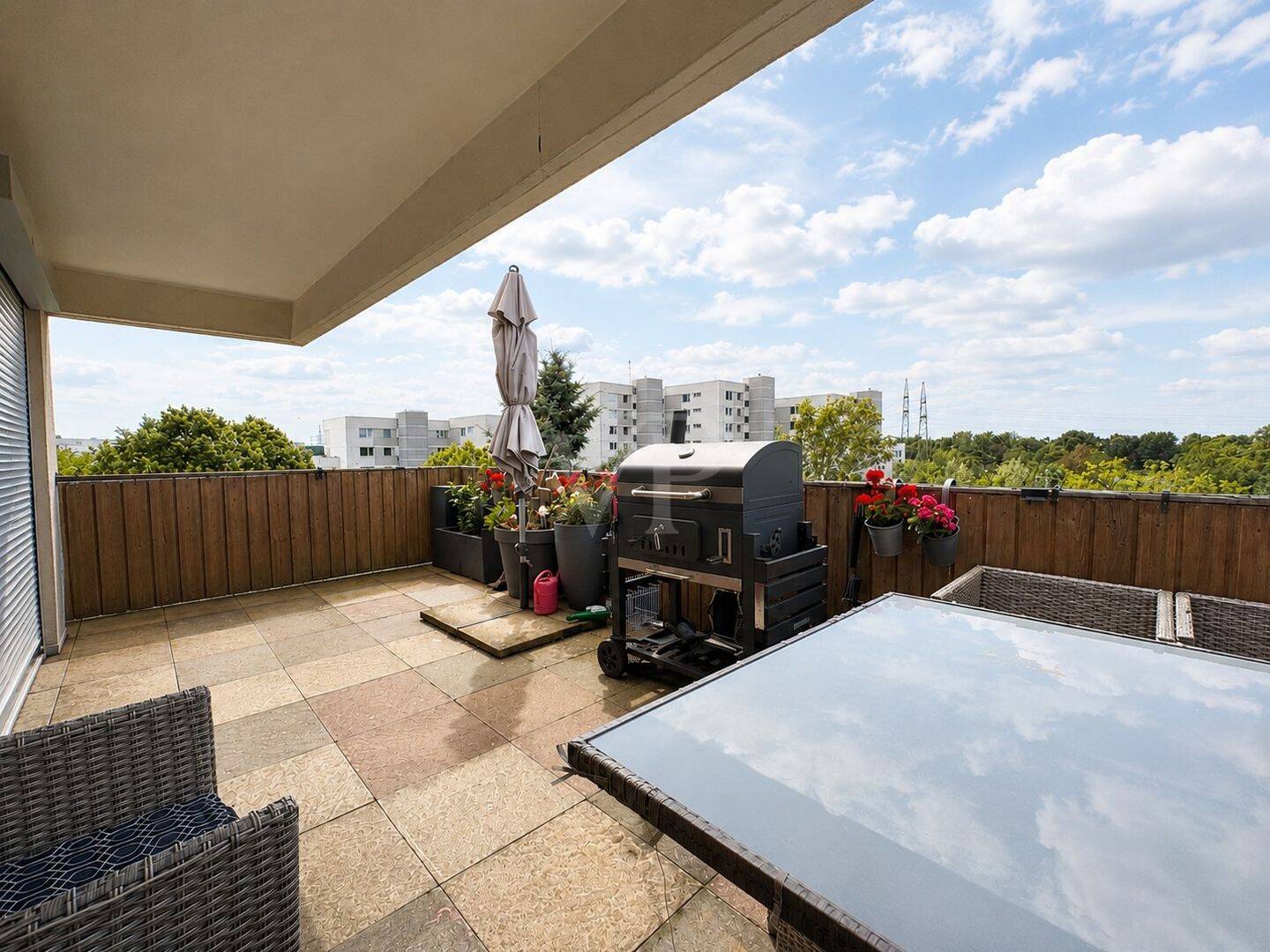 GROßZÜGIGER WOHNTRAUM ÜBER ZWEI ETAGEN MIT BEEINDRUCKENDER TERRASSE UND LOGGIA – 38444 Wolfsburg – Vorschaubild 3