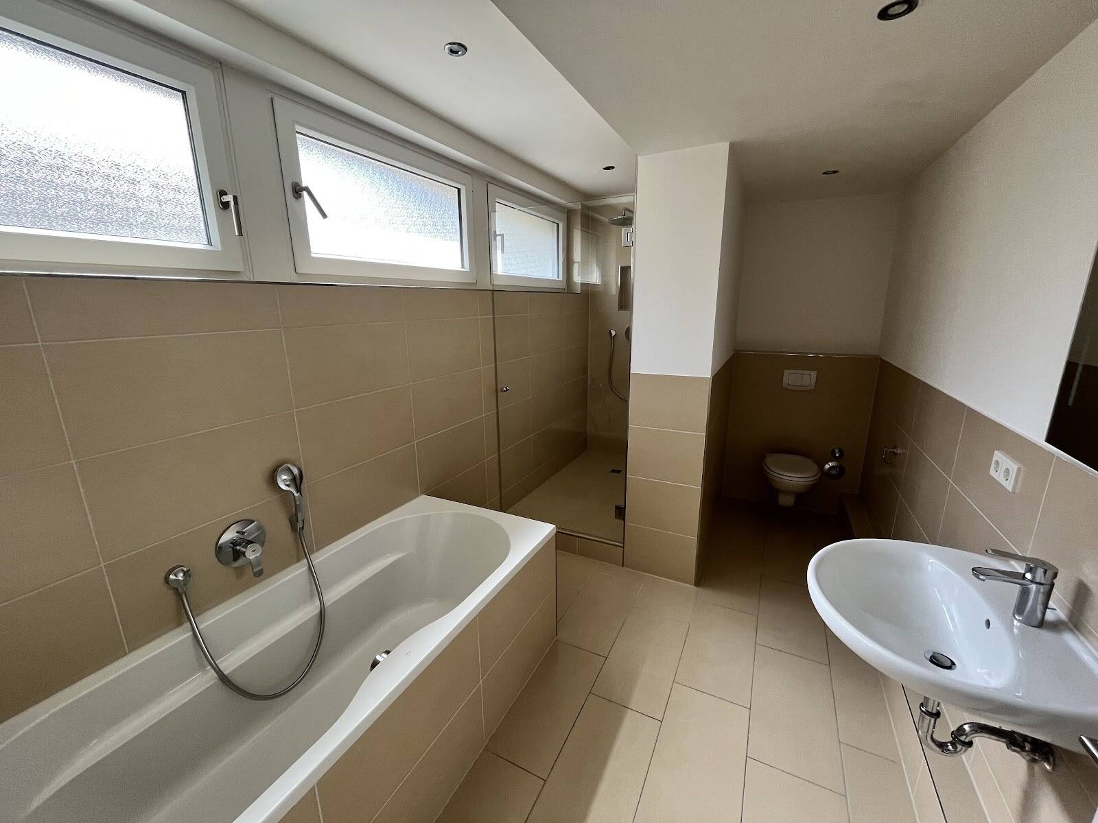 3 months’Net Rent Free+500€ Move In Voucher – 65185 Wiesbaden – Vorschaubild 3