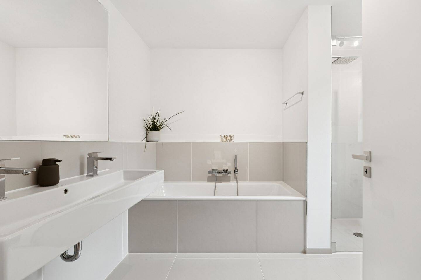 Exklusive Erdgeschosswohnung mit Garten in bester Lage – 30655 Hannover – Vorschaubild 3