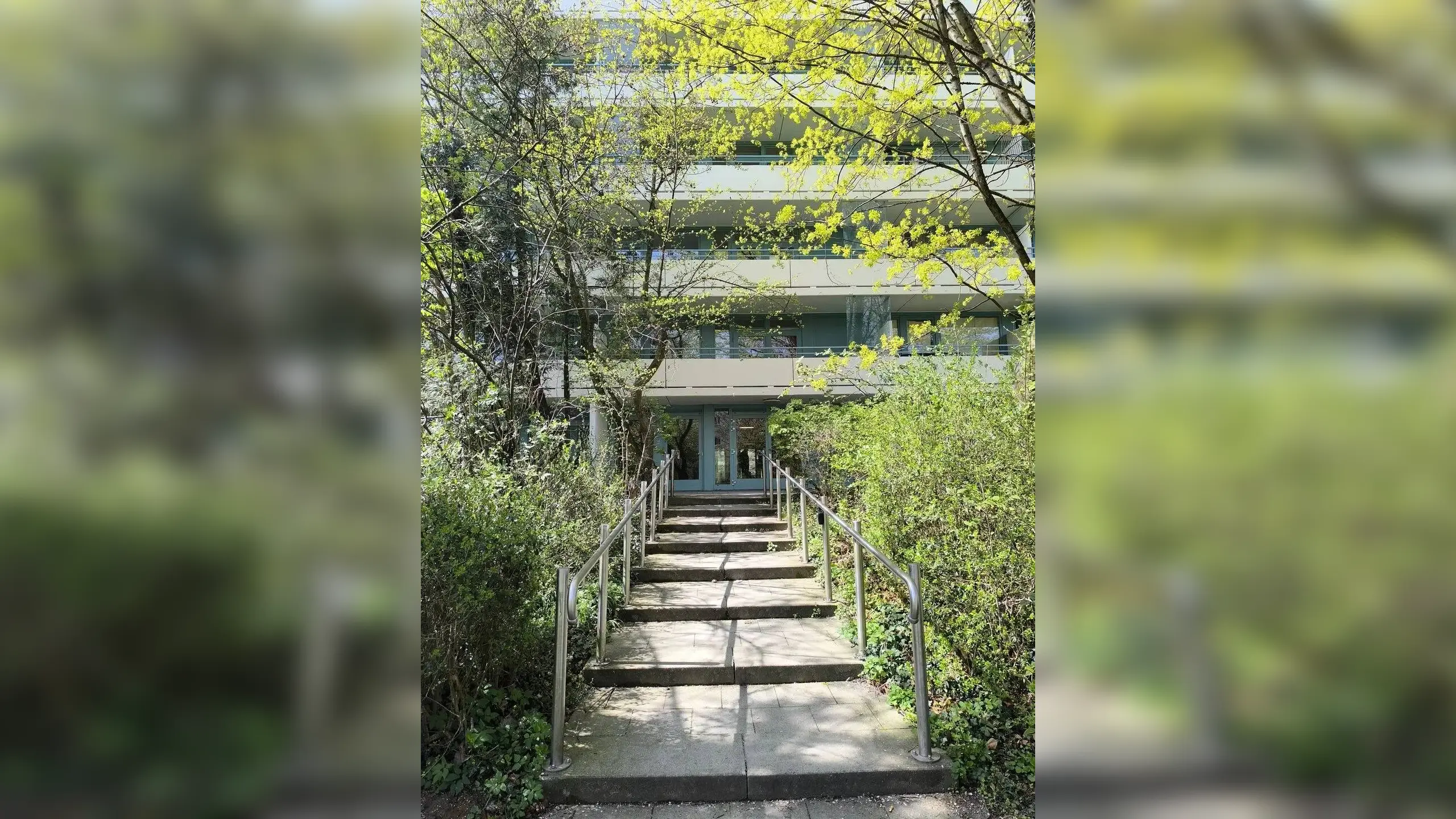 Über den Dächern Münchens – Panoramablick bis zu den Alpen, Ruhe und Wohnqualität im obersten Stockwerk – 81369 München – Vorschaubild 3