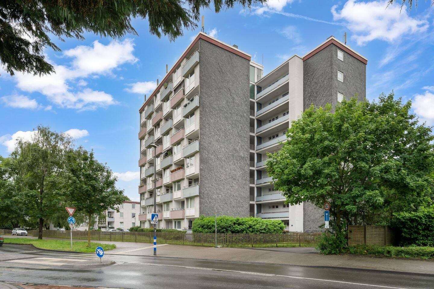 2 Zimmer + Balkon mit toller Anbindung und Naherholung – 50739 Köln – Vorschaubild 3