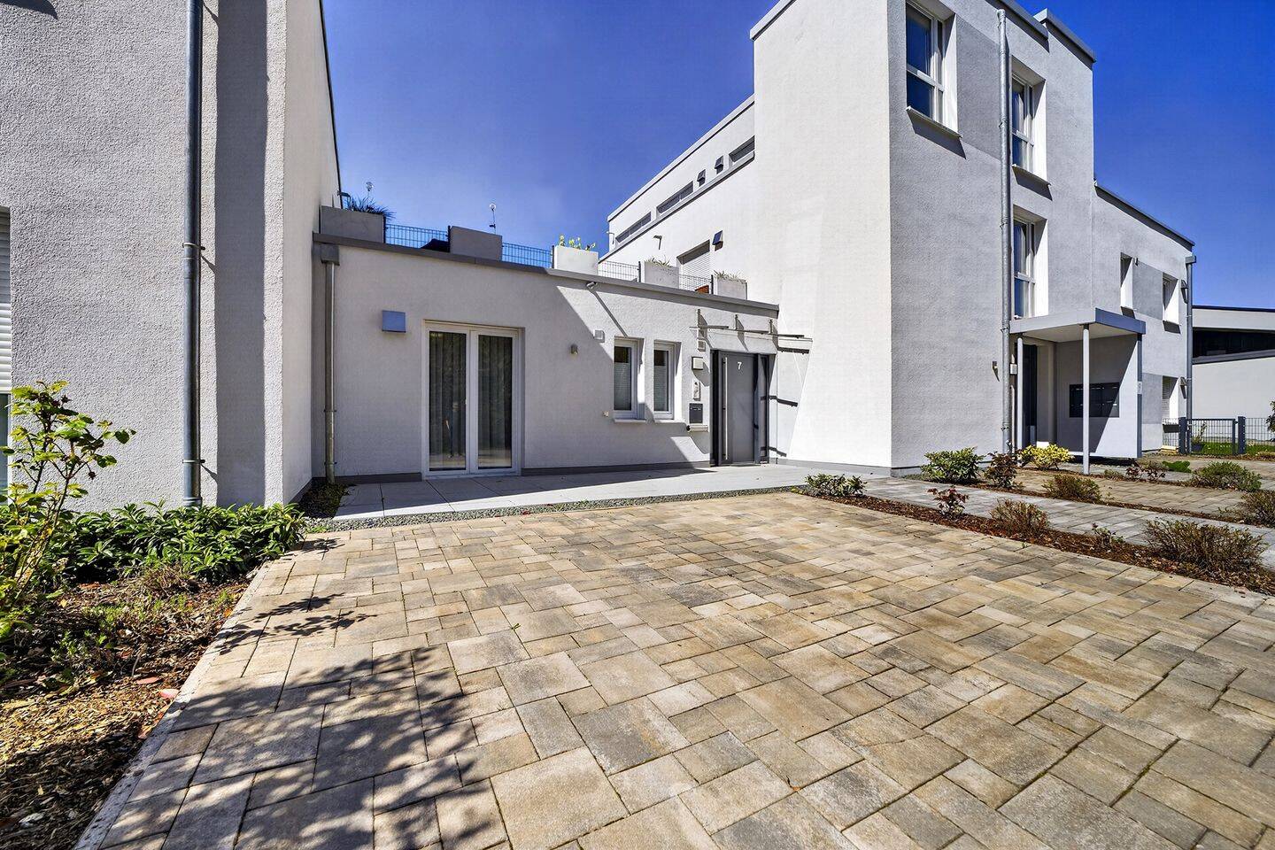 Trier-Feyen: Wohnen wie im eigenen Haus – moderne Duplex-ETW mit Terrasse, Garten & Sauna – 54294 Trier – Vorschaubild 3