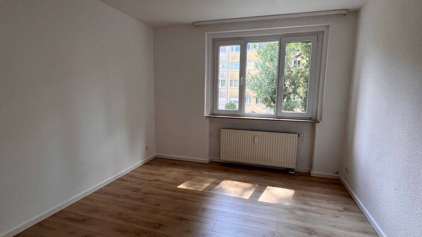 *helle und großzügige 2-Zimmer-Wohnung in ruhiger und grüner Lage* – 1187 Dresden – Vorschaubild 4