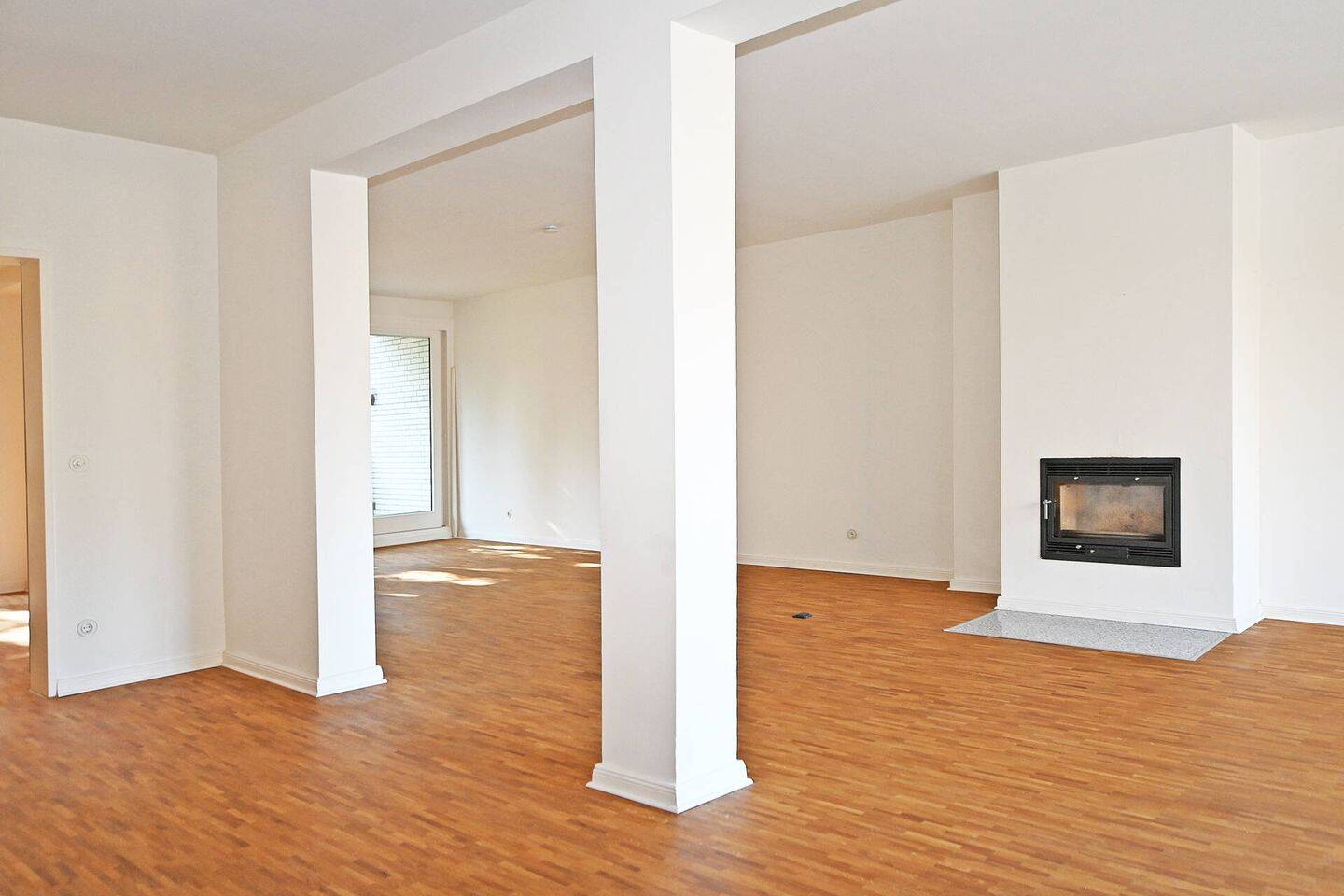 Helle, sonnige Eigentumswohnung – Ruhiges, grünes Wohnen direkt am Alsterlauf mit Kamin und TG – 22297 Hamburg – Vorschaubild 4