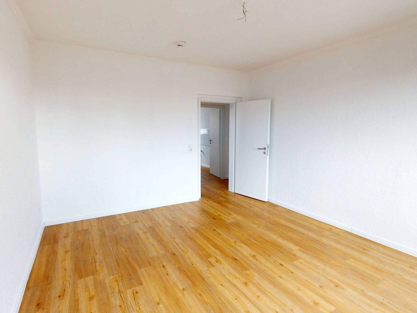 Moderne 3-Zimmer-Wohnung mit Wannenbad und viel Lichteinfall – 6886 Wittenberg – Vorschaubild 3