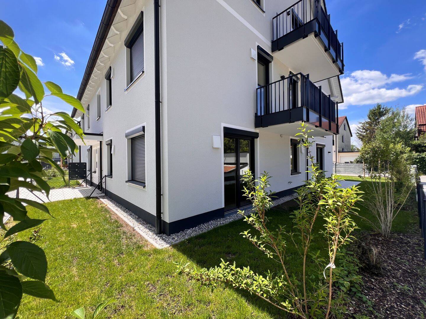 Fertiggestellt (Jetzt einziehen): 3-Zimmer-NEUBAU-Wohnung mit sonnigem Garten nahe des Feldmochinger Sees – 80995 München – Vorschaubild 12