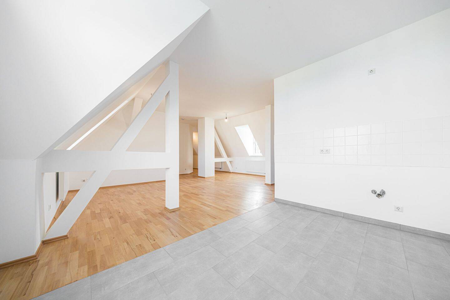 3-Zimmer-Dachgeschoss-Wohnung – direkt auf der beliebten Karl-Heine-Straße – Leipzig – Vorschaubild 3
