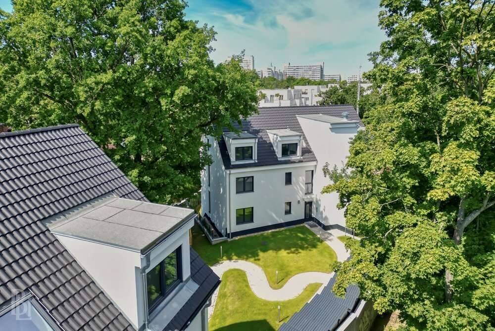 Wohnen auf 2 Ebenen: 4-Zimmer-Maisonette mit Fußbodenheizung, Einbauküche, Terrasse und Balkon – 14055 Berlin – Vorschaubild 4