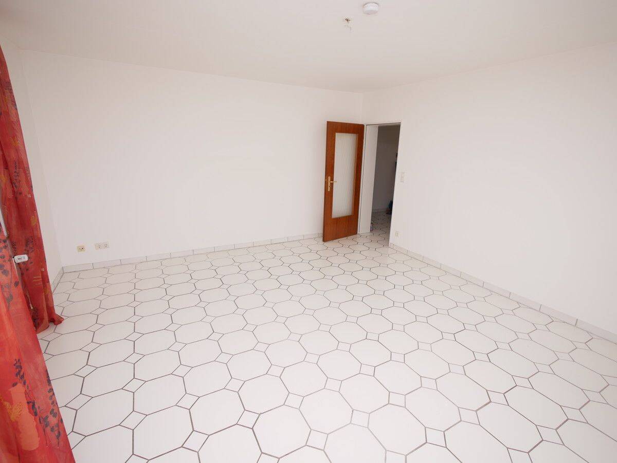 Wohnen in Citynähe: Gut geschnittene 2,5 Zimmer-Etagenwohnung mit Gemeinschaftsgarten und Balkon – 45881 Gelsenkirchen – Vorschaubild 4