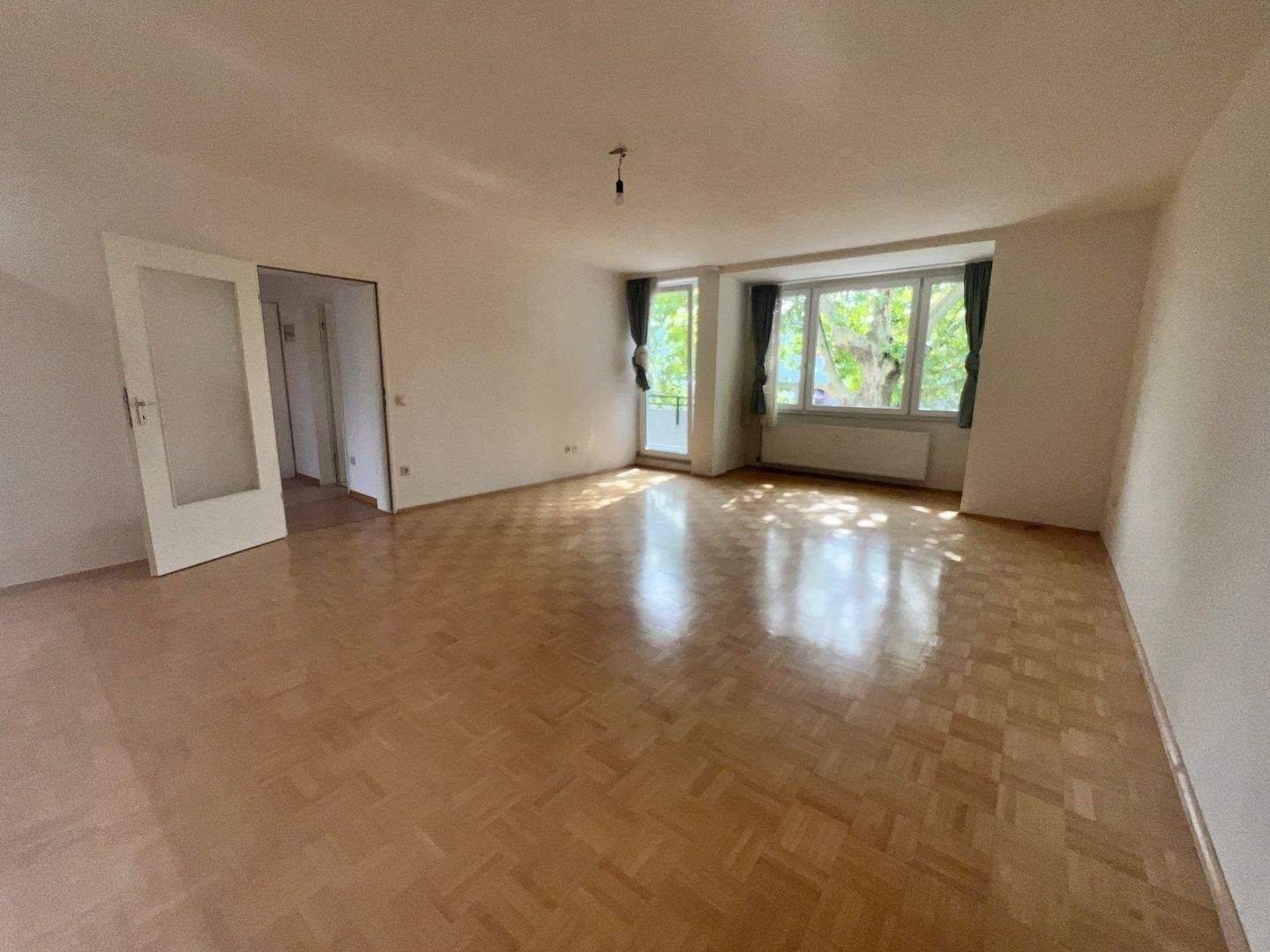 Zentral gelegene 3 Zimmer City-Wohnung mit zwei Balkonen, hell und gut geschnitten. – 40474 Düsseldorf – Vorschaubild 3