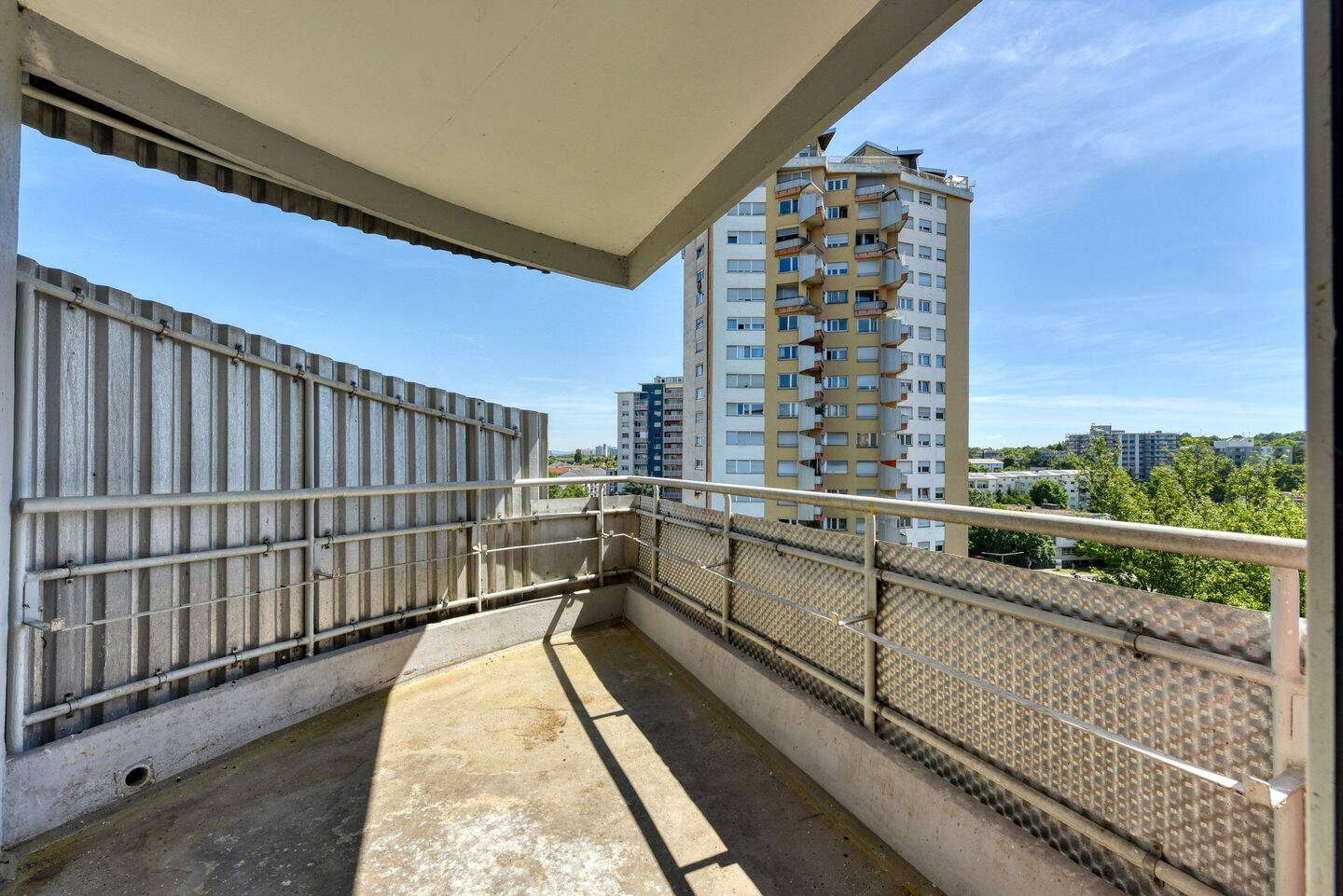 +++ 8.OG mit Fernblick & Süd/Ost-Balkon – bequemes Wohnen – ÖPNV & Geschäfte vor der Tür – sanierungsbedürftig +++ – 70437 Stuttgart – Vorschaubild 3