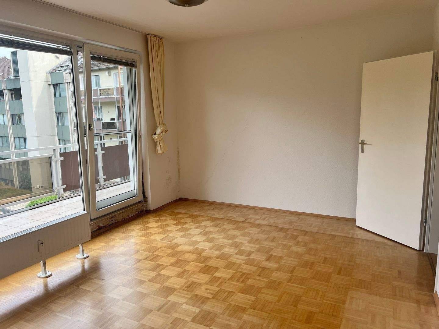 Zentral gelegene 3 Zimmer City-Wohnung mit zwei Balkonen, hell und gut geschnitten. – 40474 Düsseldorf – Vorschaubild 4