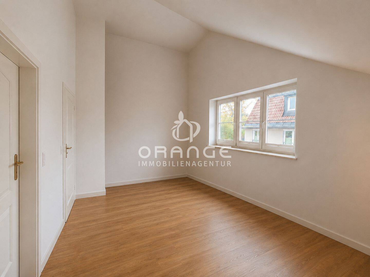 *** Viel Raum für Ihre Wohnideen: 132 m² Dachgeschosswohnung + Hobbyraum in ruhiger, grüner Lage *** – 81827 München – Vorschaubild 4