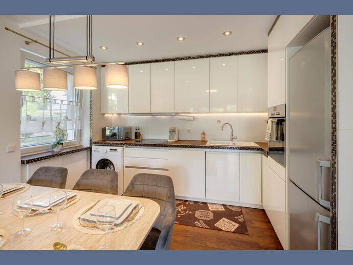 Möbliert: Balkonwohnung mit Blick in den Gemeinschaftsgarten – München – Vorschaubild 4