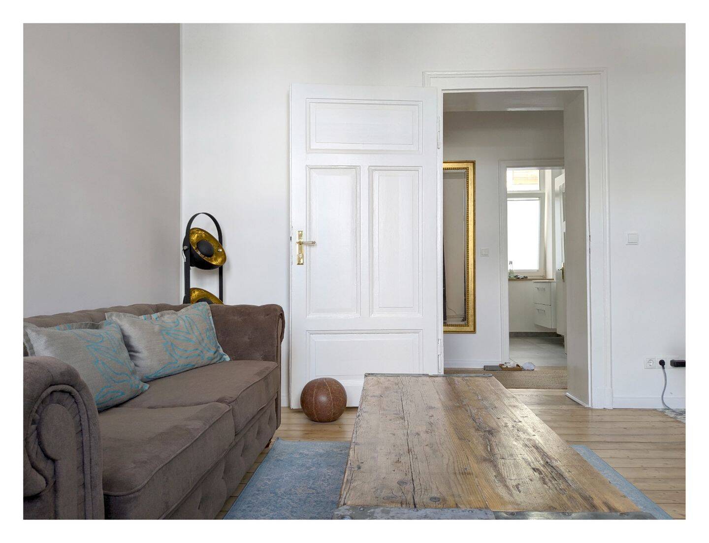 2 Zimmer Apartment, zentrale Lage, Altbau, frisch renoviert, möbliert – Hannover – Vorschaubild 3