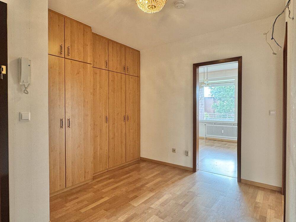3-Zimmer-Wohnung mit zwei Balkonen und Tiefgaragenstellplatz nahe Poppenbüttler Markt – 22399 Hamburg – Vorschaubild 3