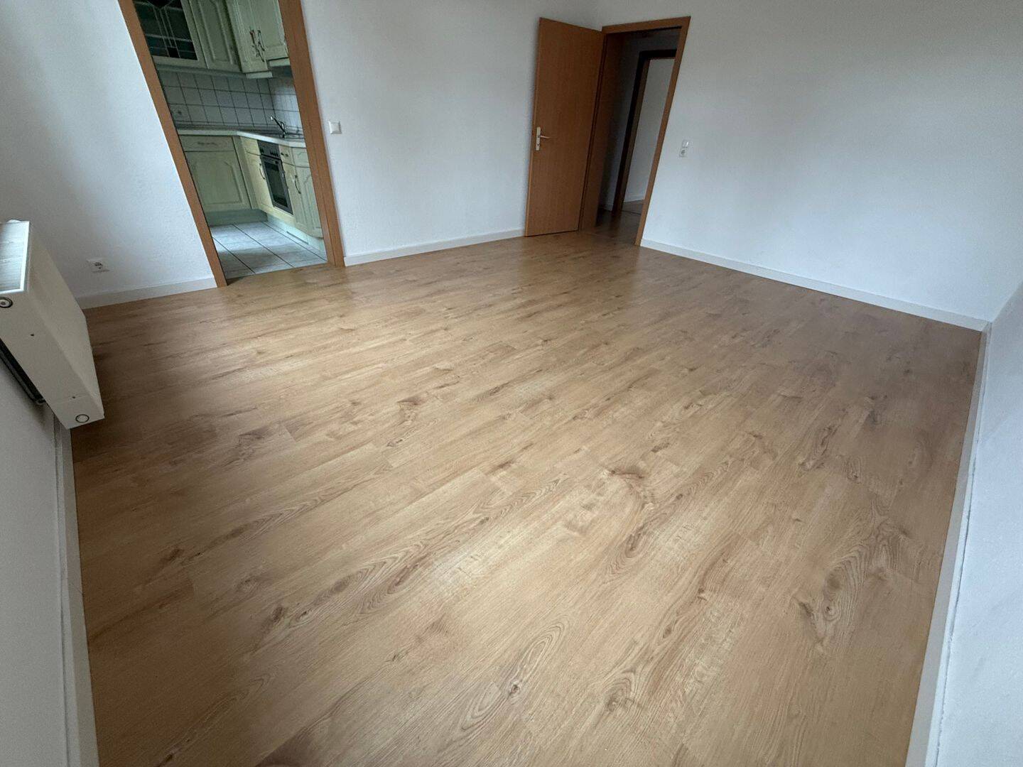 Frei ab 1.10.26 –  EBK /  1. Og / Balkon / kleines Arbeitszimmer – Chemnitz – Vorschaubild 3