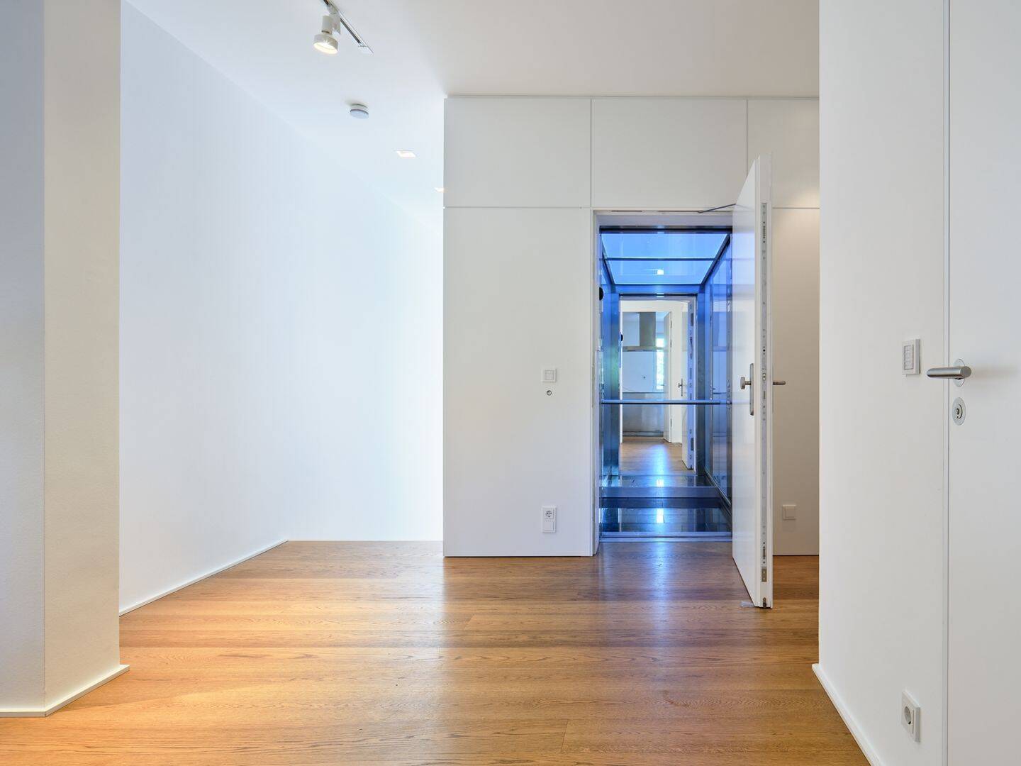 UNIKAT – LUXUSPENTHOUSE MIT BLICK IN DEN HOFGARTEN – 40211 Düsseldorf – Vorschaubild 3