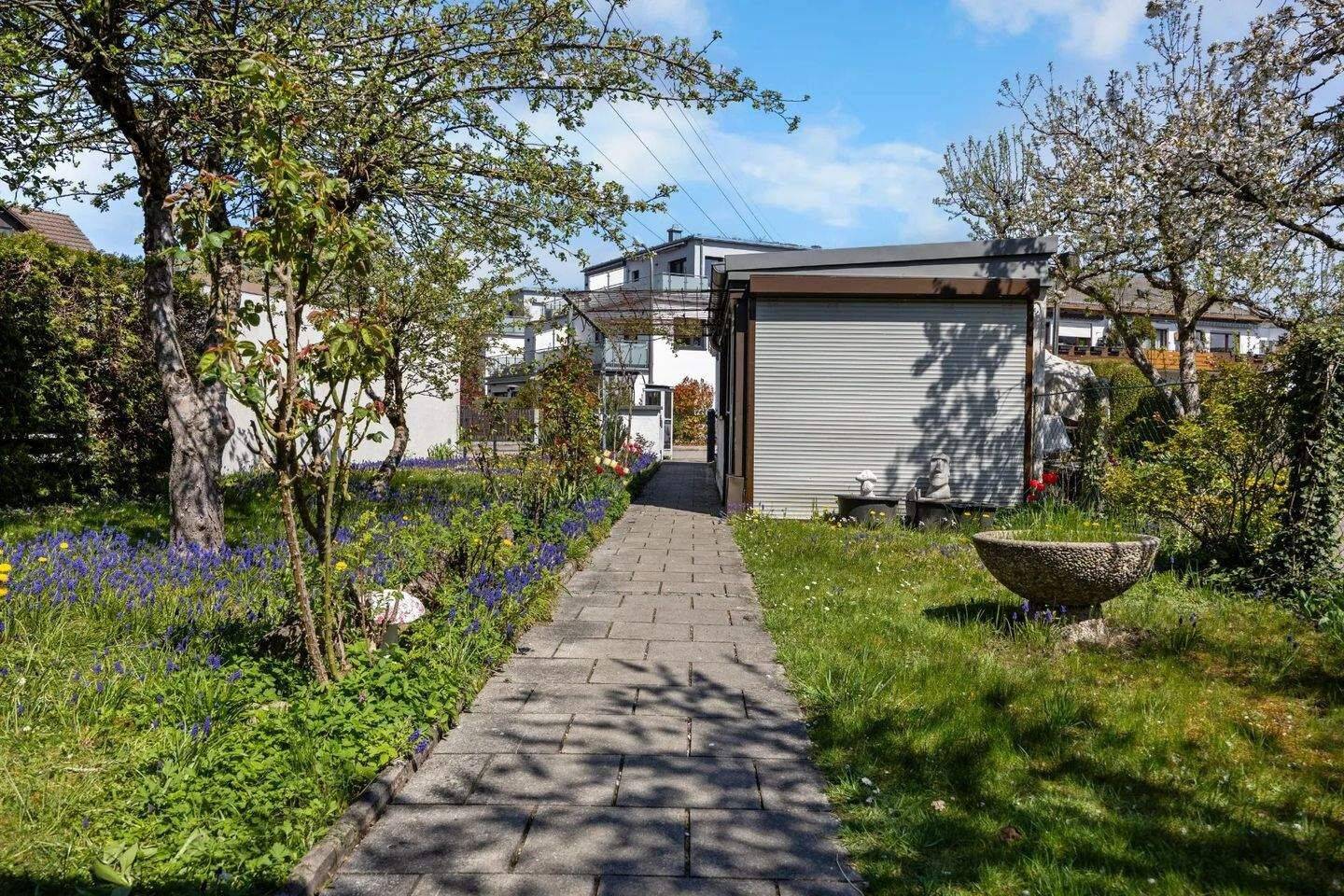 ROGERS: Untermenzing: Sonniges Grundstück in ruhiger Anliegerstraße – 80999 München – Vorschaubild 3