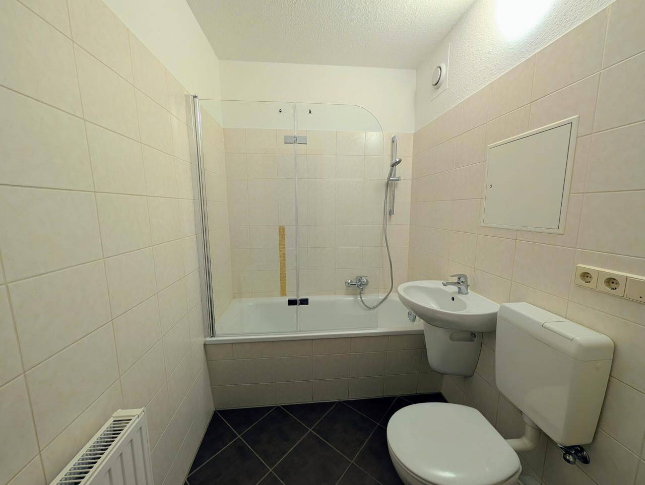 Komfortable 3-Raum-Wohnung mit Badewanne – 9120 Chemnitz – Vorschaubild 4