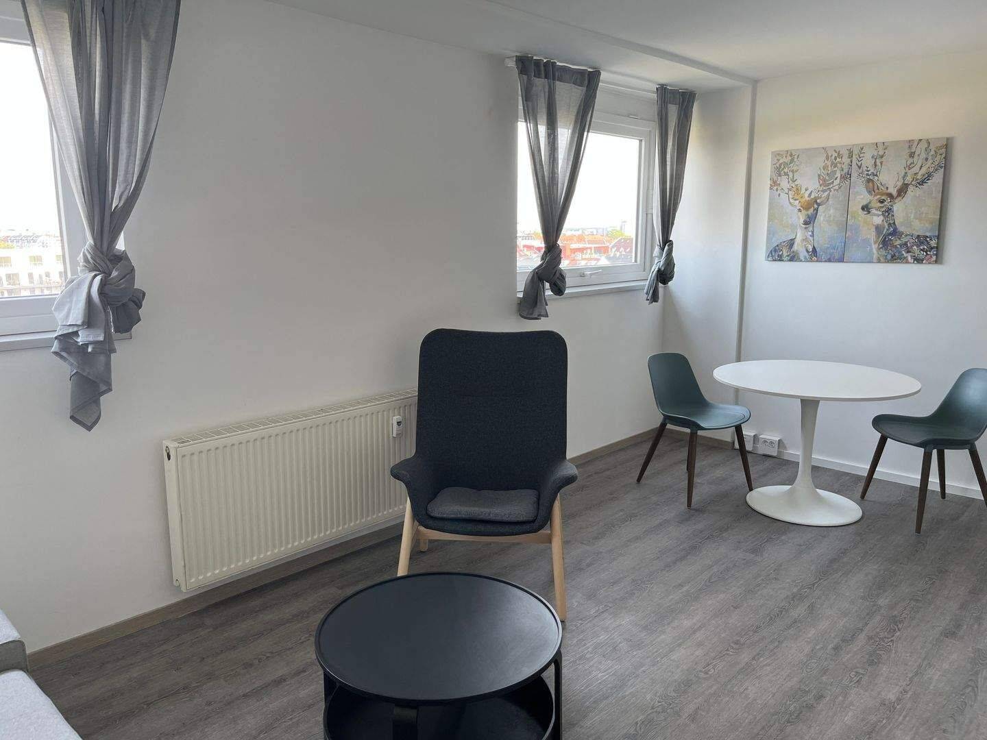 Business-Wohnen – Neu und sehr geschmackvoll möbliertes 1 Zimmer-Appartement im 8. OG mit Aufzug, Außenstellplatz oder TG-Stellplatz optional – 90762 Fürth – Vorschaubild 3