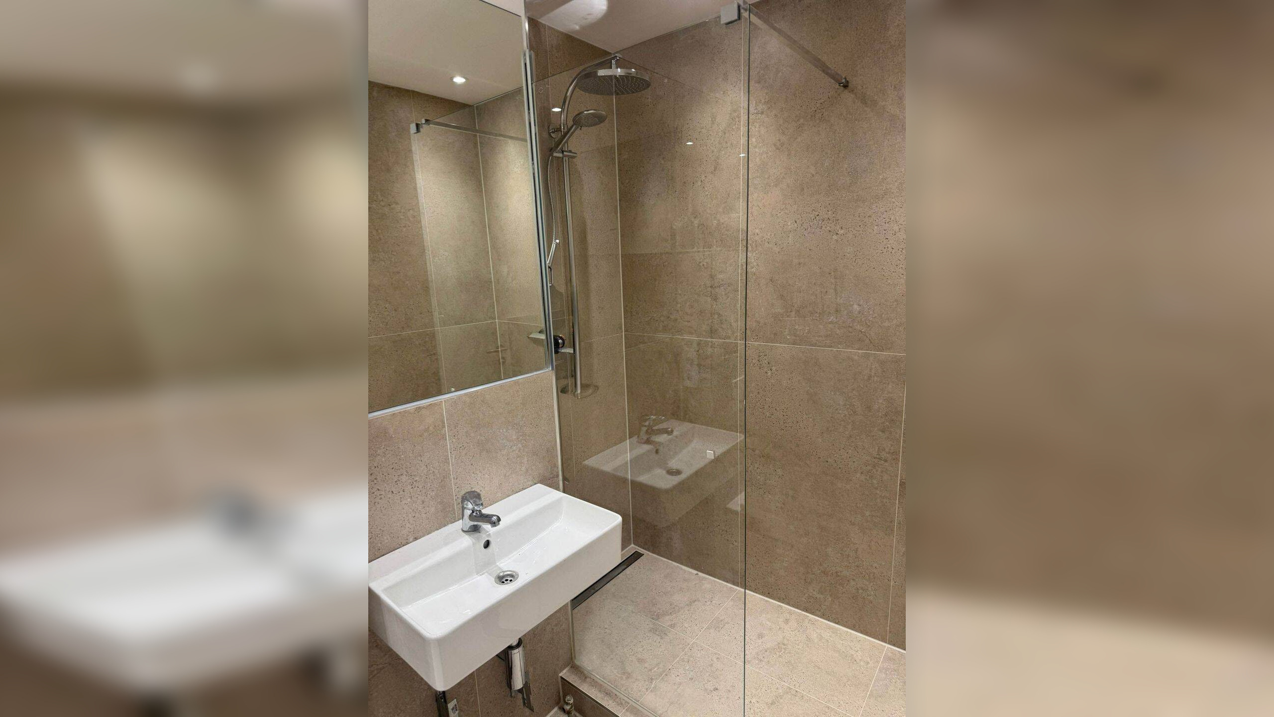 Frisch renovierte 2 Zimmer | Balkon | sofort Frei | WG möglich – München – Vorschaubild 4