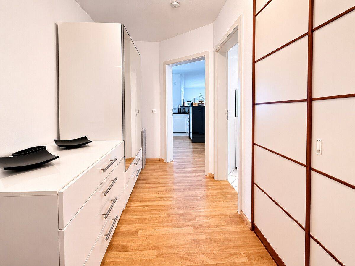 Urban wohnen, ruhig leben: 3-Zi-Wohnung mit Balkonen + Stellplätzen zwischen Isar und Kolumbusplatz – 81543 München – Vorschaubild 3