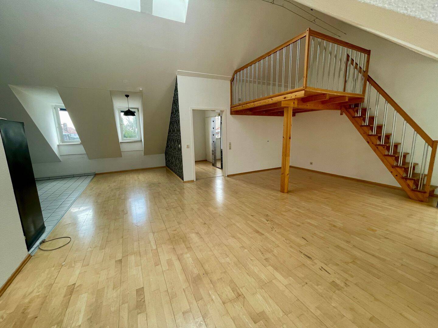 Wunderschöne Dachgeschosswohnung | Inkl. Küche & Tiefgaragenstellplatz | Schmidt & Co. Immobilien – 64283 Darmstadt – Vorschaubild 3