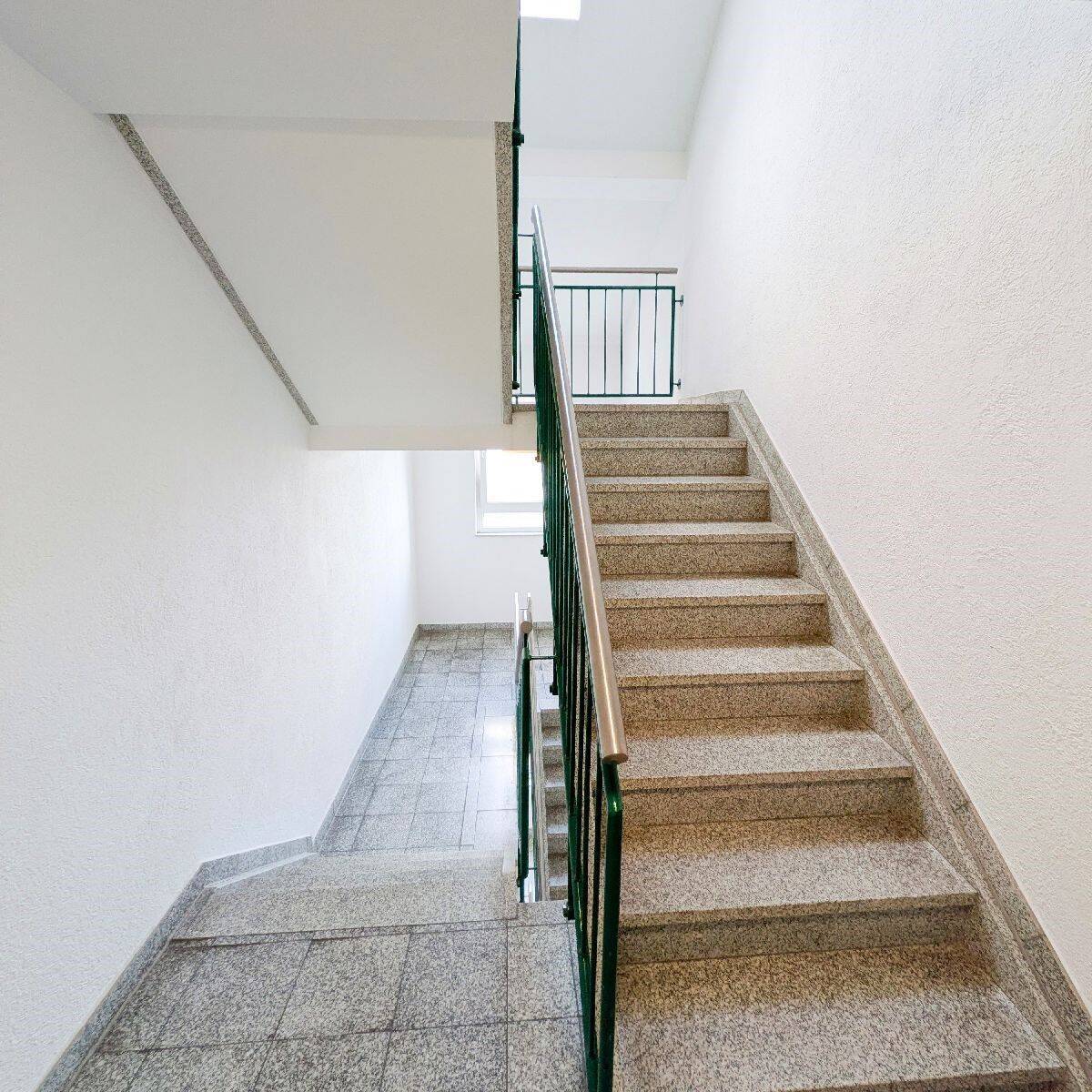 charmante Stadtwohnung – möblierte 2-RWE mit Stellplatz am Klinikum Dresden-Friedrichstadt – 1067 Dresden – Vorschaubild 5