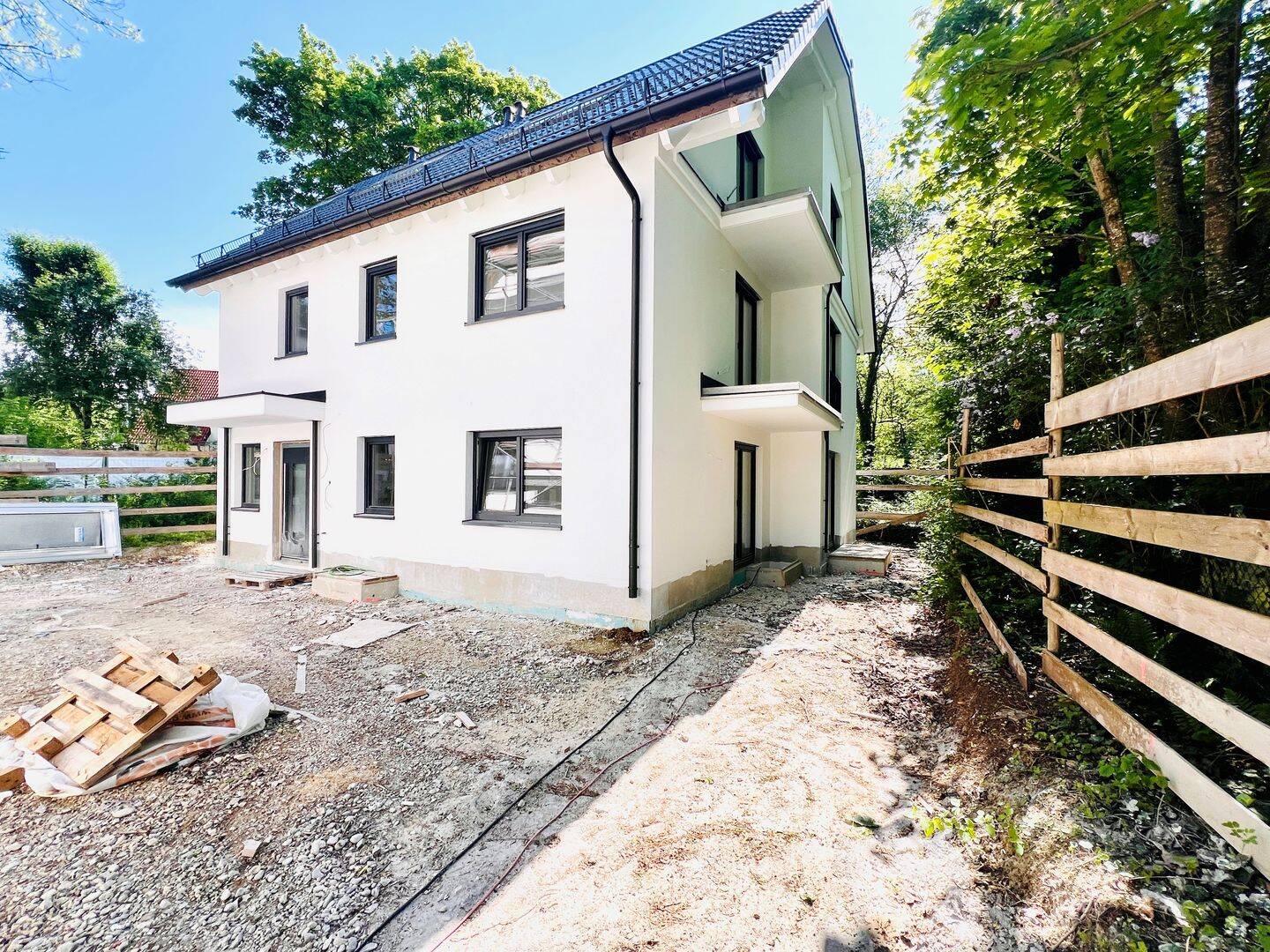 Großzügige NEUBAU-Gartenwohnung mit taghellem Raum im wohnlich ausgebauten Souterrain (inkl. 2. Bad) – 81825 München – Vorschaubild 4