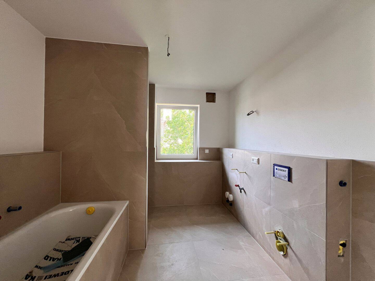 QUALITÄT + KOMFORT ! Neubau-3-Zimmer-Etagenwohnung mit sonnigem Süd-West-Balkon in stadtnaher Lage – 81825 München – Vorschaubild 3