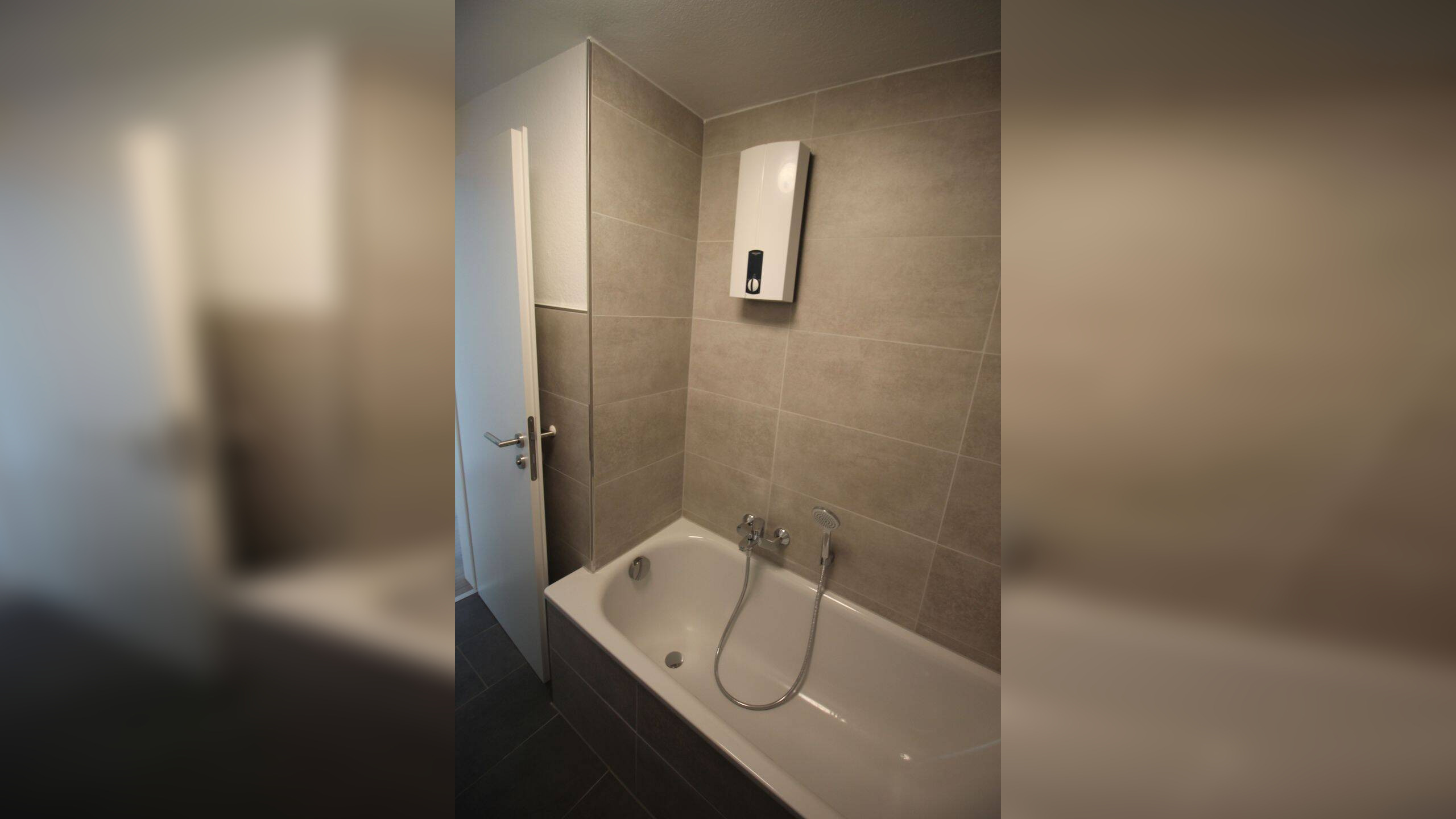 DU-Neudorf, Sternbuschweg 255, 3. OG, Aufzug, 50 m², kompl. renoviert, 1 Wohn -, 1 Schlafzimmer, Küche, Diele, Bad – 47057 Duisburg – Vorschaubild 4