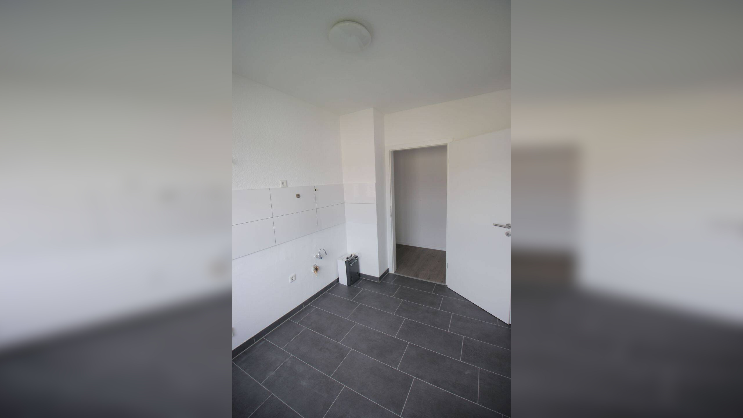 DU-Neudorf, Sternbuschweg 255, 3. OG, Aufzug, 50 m², kompl. renoviert, 1 Wohn -, 1 Schlafzimmer, Küche, Diele, Bad – 47057 Duisburg – Vorschaubild 5